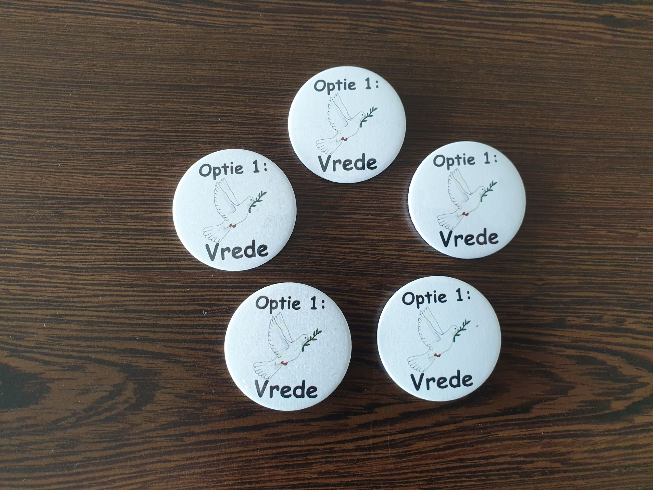 5 buttons voor de vrede