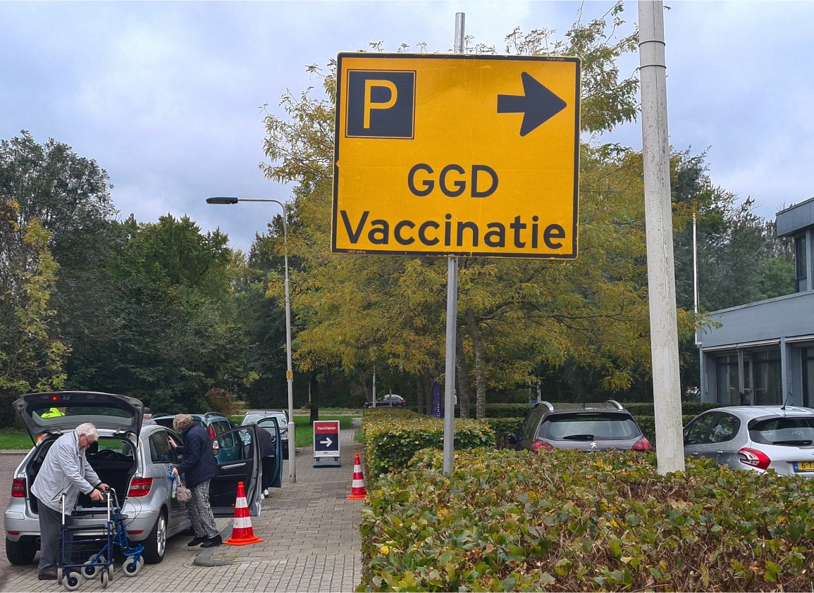60-plussers-nog-steeds-in-de-rij-voor-coronaprik-2023-11-06