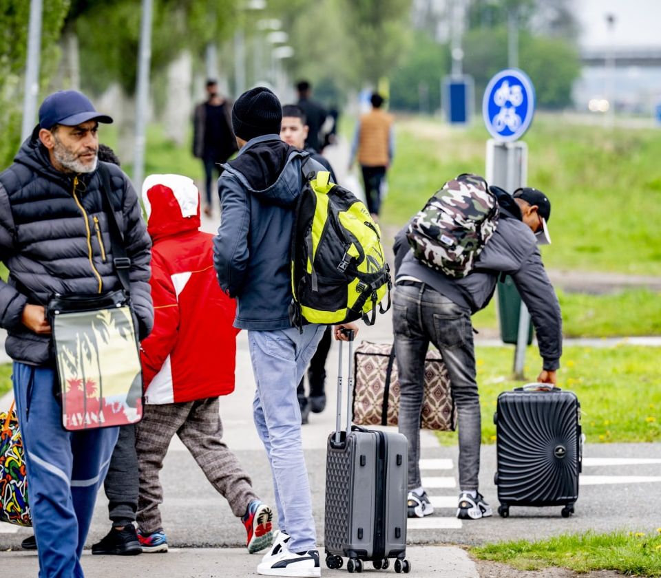 Hengelo zet duizend vluchtelingen in voormalig stadskantoor