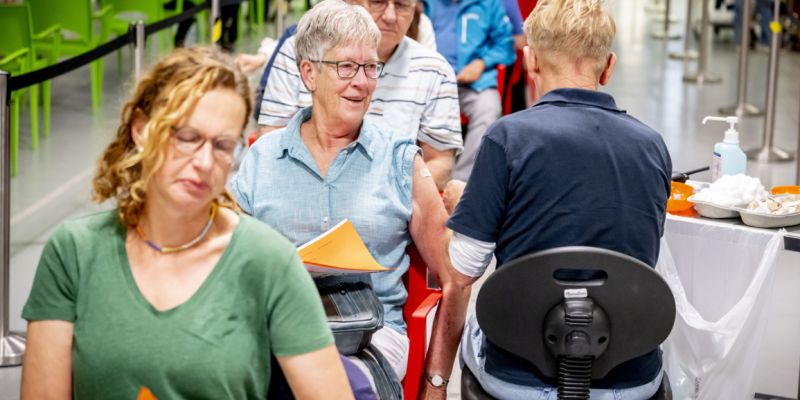 Nieuwe studie over effectiviteit coronavaccins fel bekritiseerd