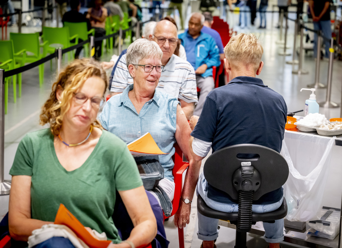 nieuwe-studie-over-effectiviteit-coronavaccins-fel-bekritiseerd
