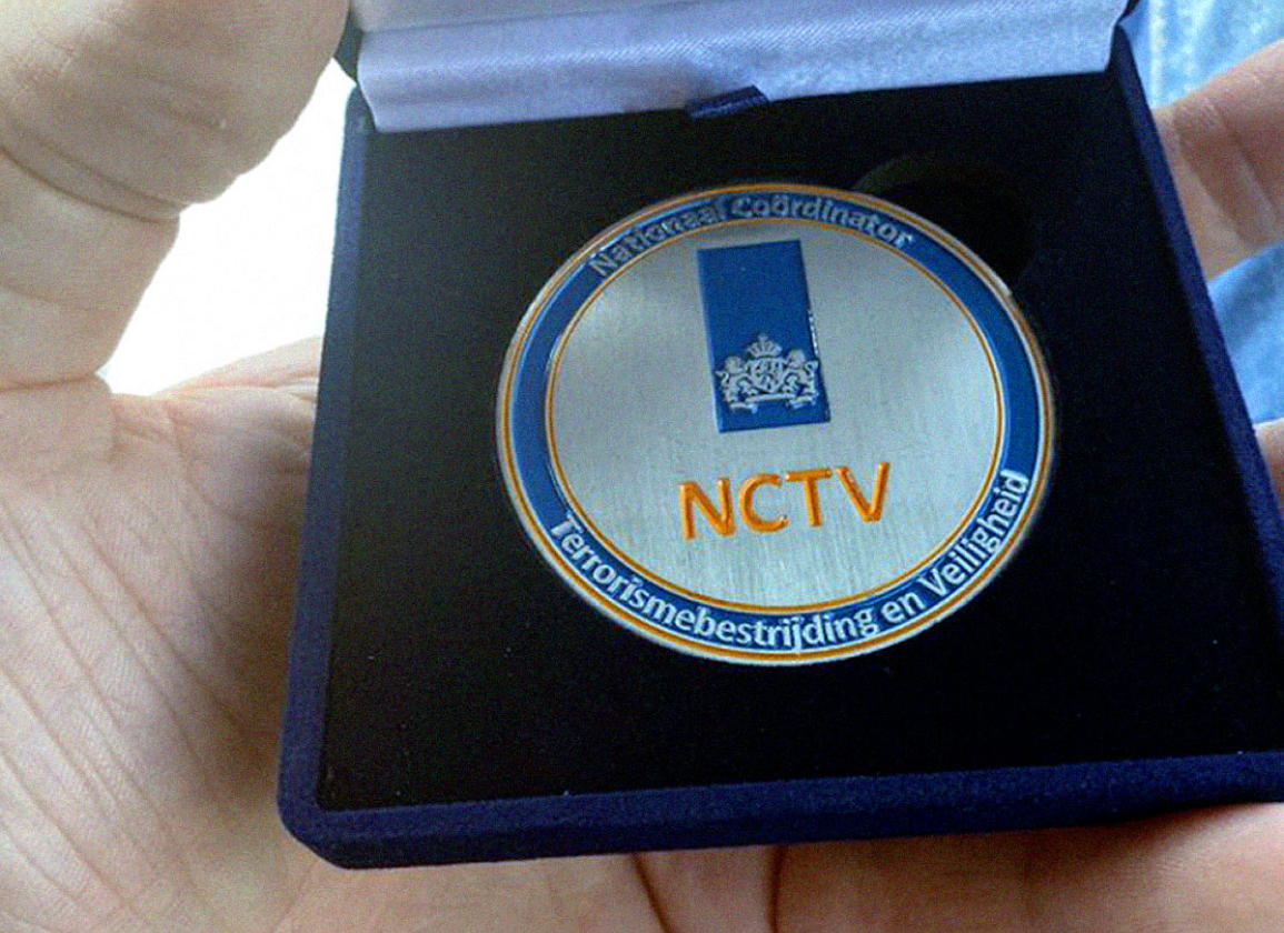 journalist-robert-van-der-noordaa-ontvangt-erepenning-van-nctv-2023-06-21