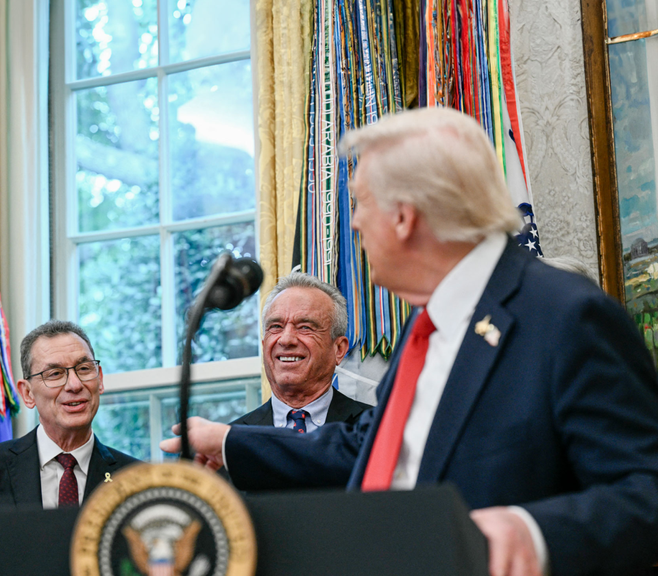 “Ongelooflijke zet” Trump en Kennedy wekken woede met Pfizer-deal 