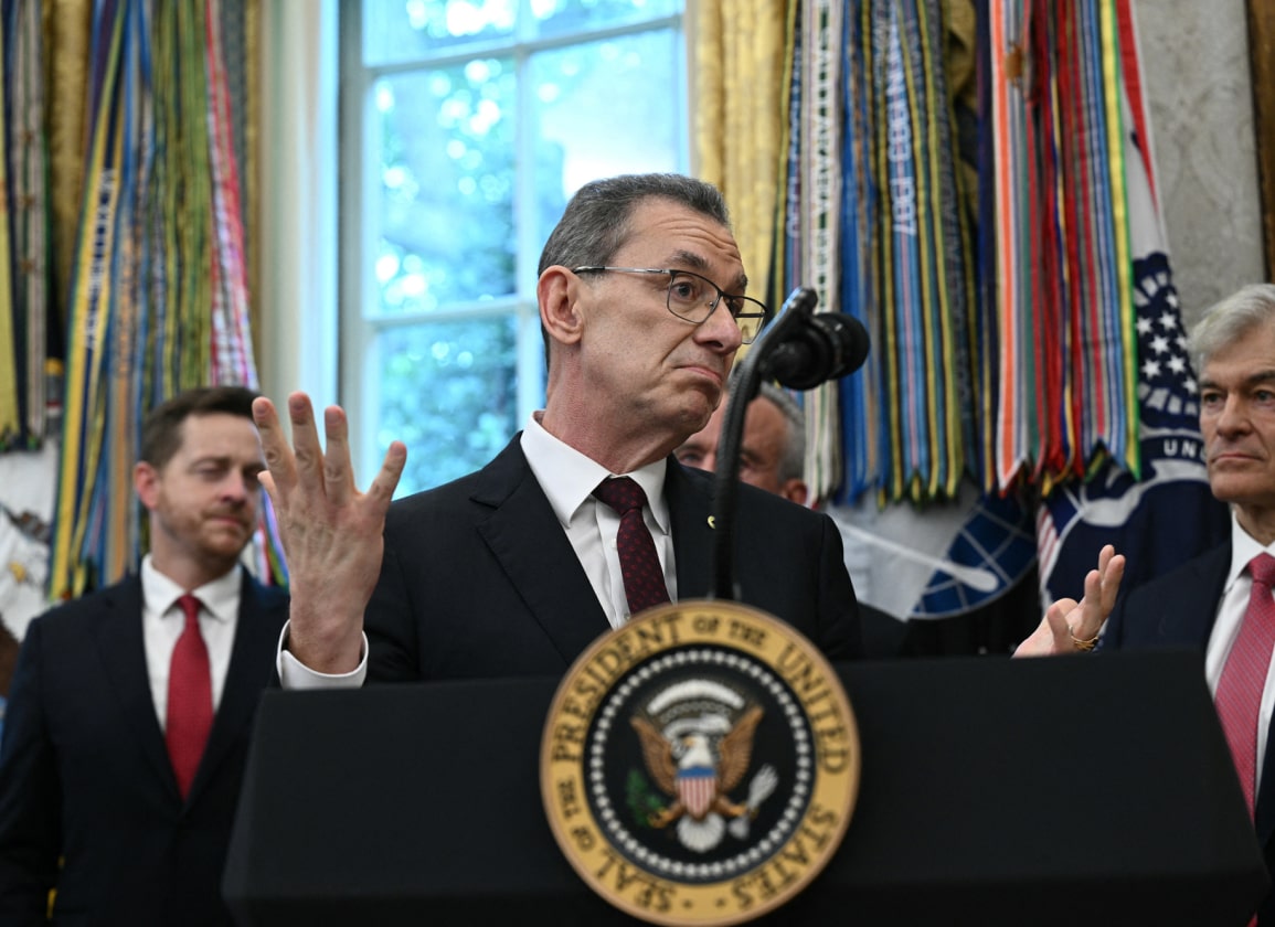 farmaceut-pfizer-verder-in-het-nauw-gedreven