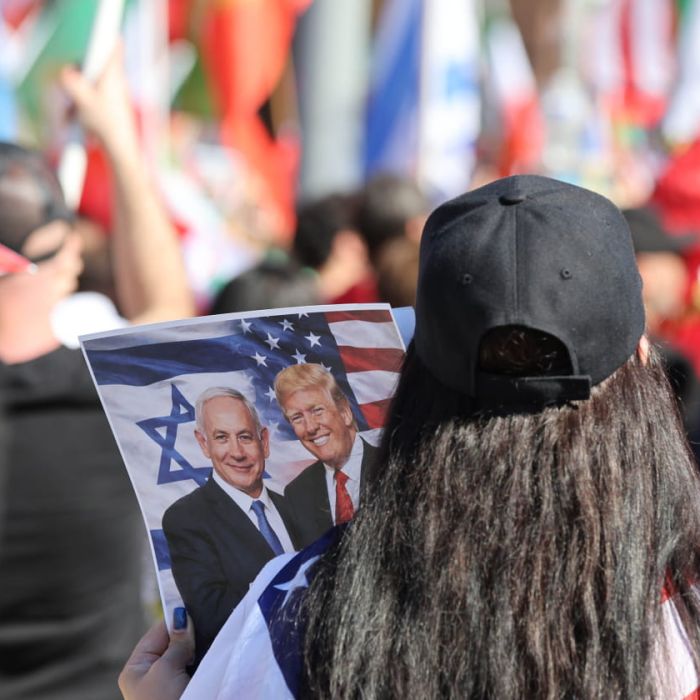 “Israël heeft Trump volledig in de tang”